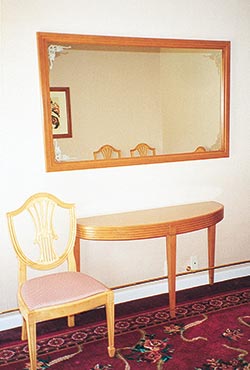 ホテル家具/オリジナルテーブル・ミラー・イス 画像